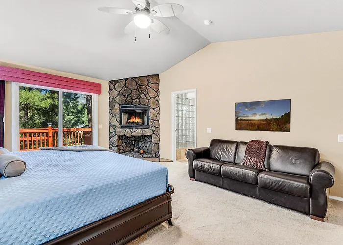 Holiday home Ace - A Hole In One Right On The Golf Course Hot Tub Mt Views Pines *