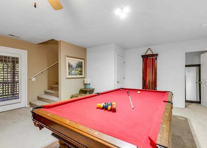 Holiday home Ace - A Hole In One Right On The Golf Course Hot Tub Mt Views Pines